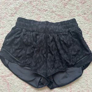 Lululemon Hotty Hot Shorts - size 4
